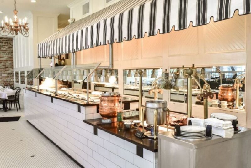 New Orleans: 'Court of Two Sisters' Jazz Brunch Buffet - The Value and Who It’s Best For