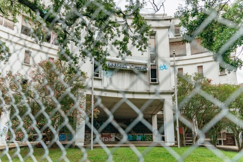 New Orleans: Dead of Night Ghosts and Cemetery Bus Tour - The Guides and Their Stories