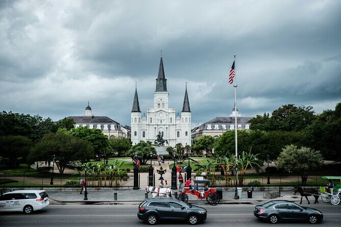 New Orleans French Quarter Audio Tour: Iconic Sites & Hidden Gems - Hidden Gems: Pirates Alley and Creole Courtyards