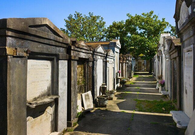 New Orleans Garden District and Lafayette Cemetery Tour - FAQs