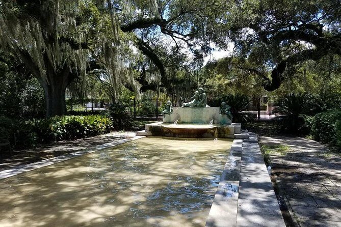 New Orleans Homes of the Rich and Famous Tour of the Garden District - Is This Tour Worth It?