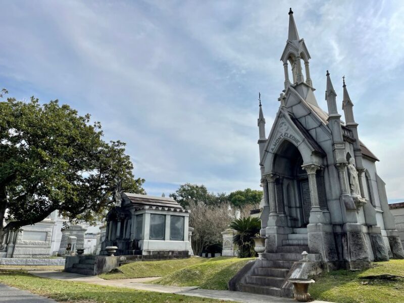 New Orleans: Millionaires Tombs of Metairie Cemetery Tour - Key Points