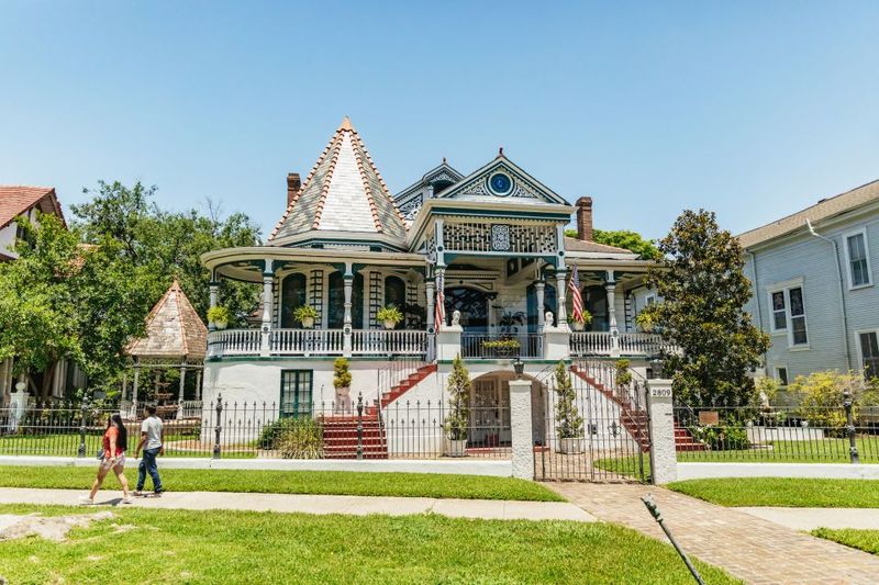 New Orleans: Sightseeing Bus Tour - Beignets at the City Park area: yes, you’ll want to plan a snack budget