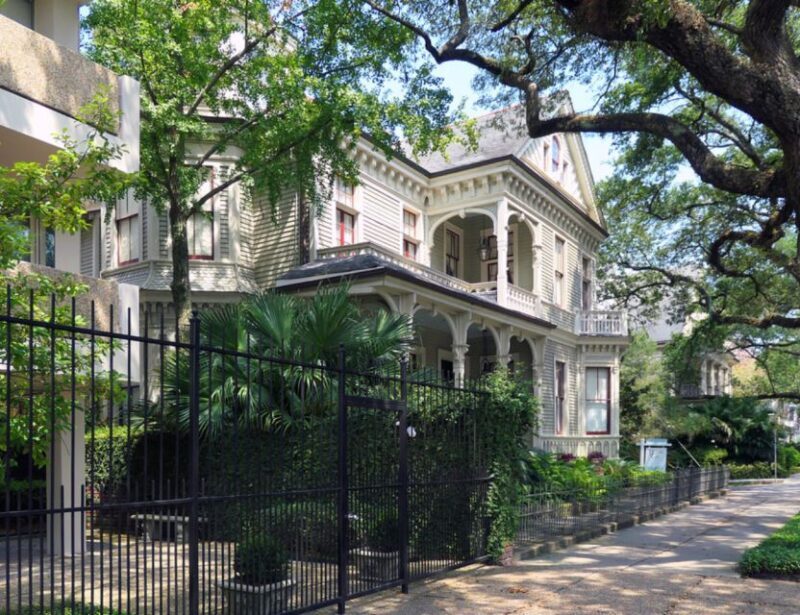 New Orleans: Tombs and Mansions of the Garden District - The Bottom Line