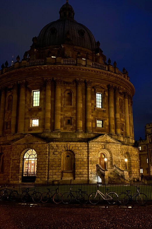 New: Oxford Costumed Ghost Tour In-Character - Key Points