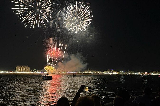 New year's Eve Fireworks Cruise aboard the Sea Rocket - Who Is This Tour Best For?