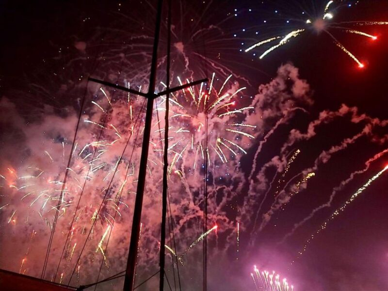 New Year's Eve Fireworks Sail with Sparkling Wine - Setting the Scene: What to Expect