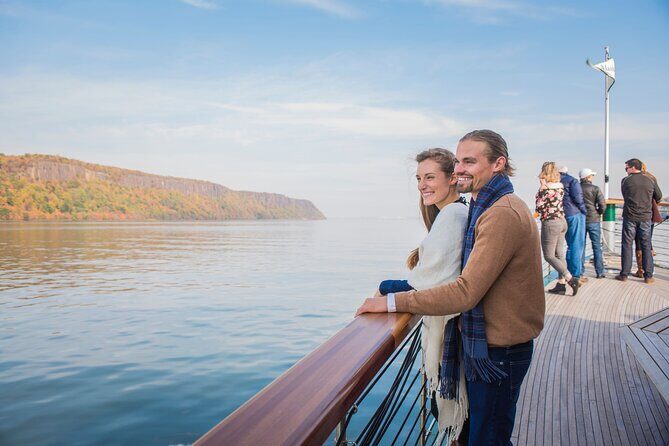 New York Afternoon Fall Foliage Cruise with Lunch - Key Points