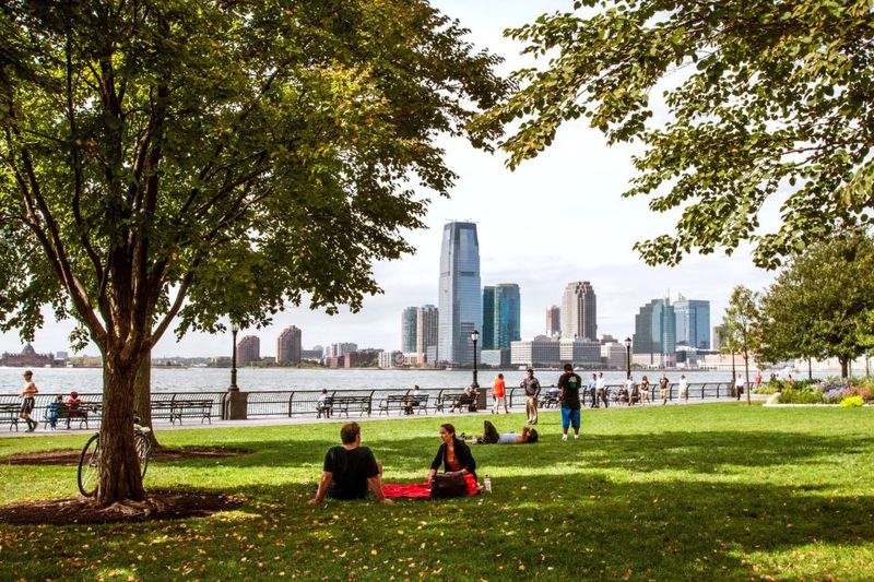 New York City: Bus Tour from Manhattan - Wall Street and Battery Park: Statue of Liberty views with no tickets