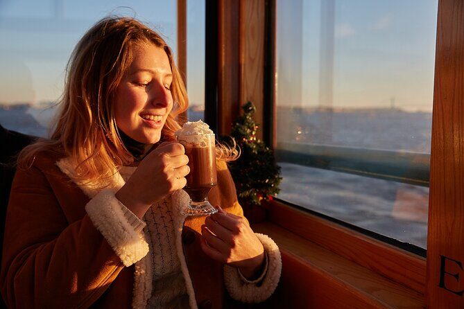 New York City Christmas Holiday Statue and Skyline Cocoa Cruise - The Onboard Experience