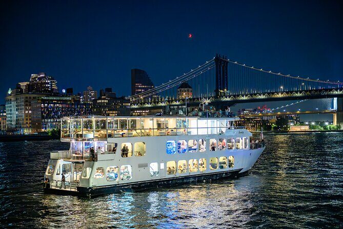 New York City Dinner Cruise on Luxury Yacht with Live Music - A Relaxed, Luxurious Look at New York City from the Water