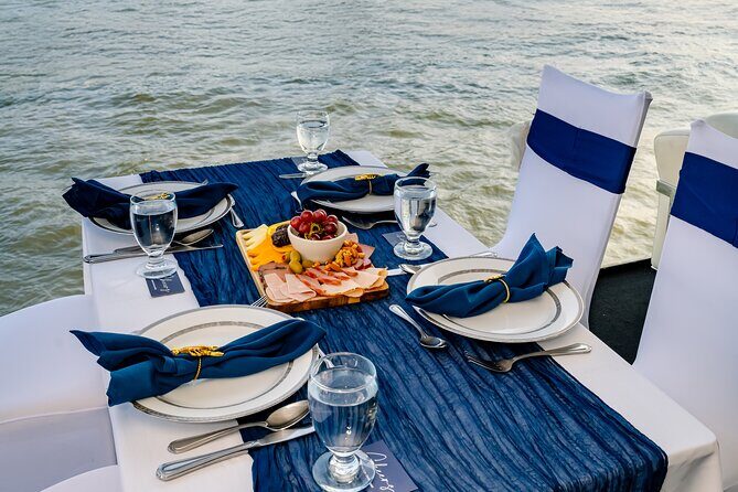 New York City Dinner Cruise on Luxury Yacht with Live Music - Setting the Scene: What to Expect