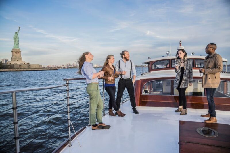 New York City: Mini Yacht Boat Ride with Sightseeing - Why This Yacht Tour Stands Out