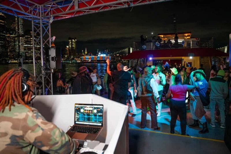New York City: Sip 'N Groove Evening Cruise with Live DJ - Who Will Love This Cruise?
