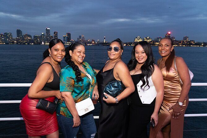 New York City Skyline Dinner Cruise - Who Is This Cruise Best For?