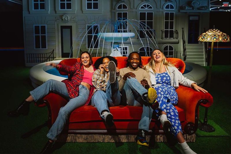 New York City: The FRIENDS™ Experience Entry Ticket - Chandler and Joey’s Comfy Chairs: Where the Pose Guidance Shines