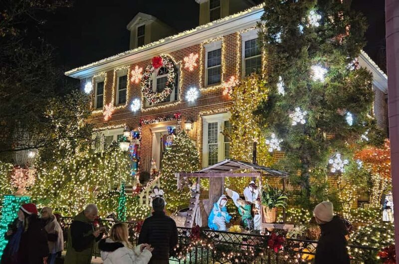New York: Dyker Heights Christmas Lights Guided Walking Tour - What Reviewers Say
