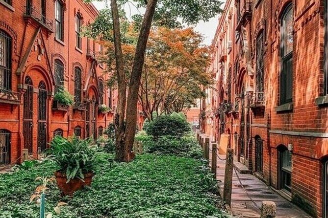 New York Street Food Guided Walking Tour with a Guide - Key Points