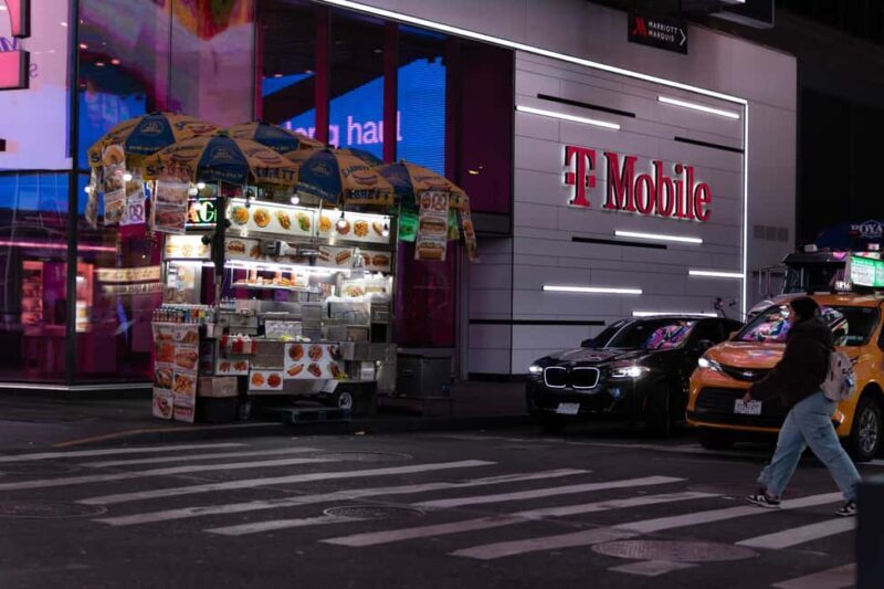 New York: Times Square Evening Walking Tour with Hot Dog - What You Can Expect from the Tour