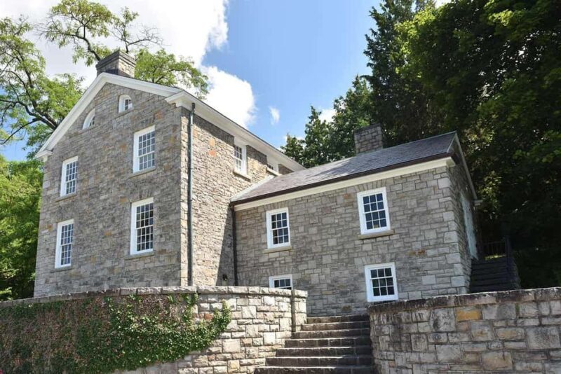 Niagara Falls and Niagara-on-the-Lake Ultimate Day Tour - Who Should Consider This Tour?