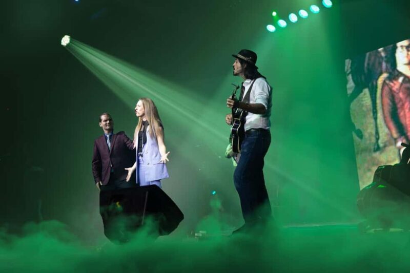 Niagara Falls, Canada: Canadiana - The Musical Ticket - Introduction