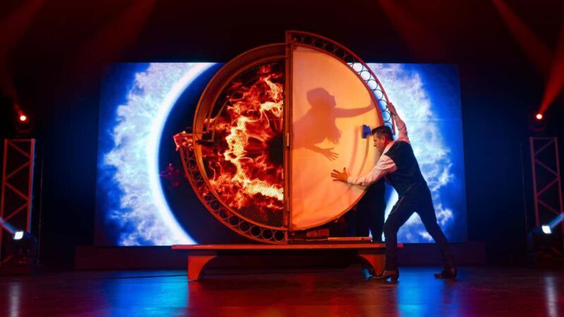 Niagara Falls, Canada: Wild Magic Show Ticket - Key Points