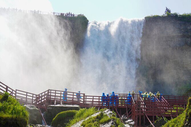 Niagara Falls Day and Night Combo plus Dinner & Fireworks - The Pros of This Tour