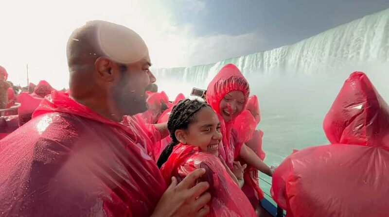 Niagara Falls: Feel the Mist Walking Tour - What Past Travelers Say