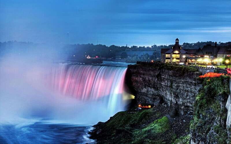 Niagara Falls: Night Tour w/ 3 Course Dinner & Light Show - The Realistic Look: Pros and Cons