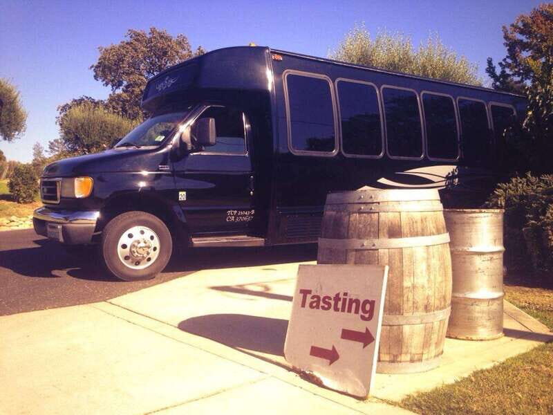 Niagara Falls: Public Niagara Wine Tour with Transportation - The Details of the Niagara Wine Tour Experience