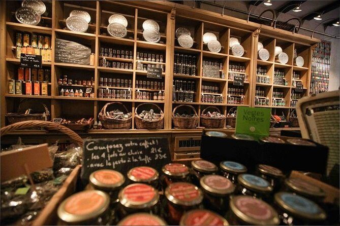 Nice Small-Group Walking Food Tour with Local Specialties & Wine Tasting - Visiting Iconic Spots