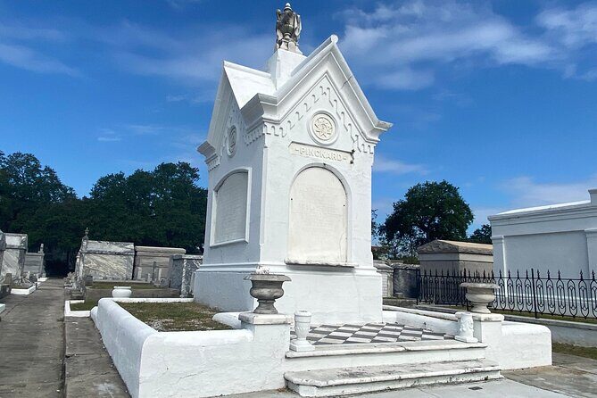 Night Cemetery Insiders Bus Tour- New Orleans - Key Points