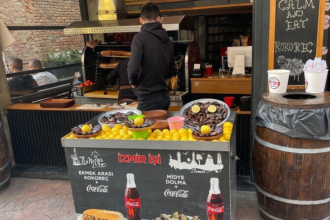 Night & Street Food Tour - Key Points