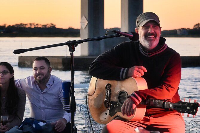 Nights of Lights Viewing with Drinks and Live Music Sunset Sail - FAQ