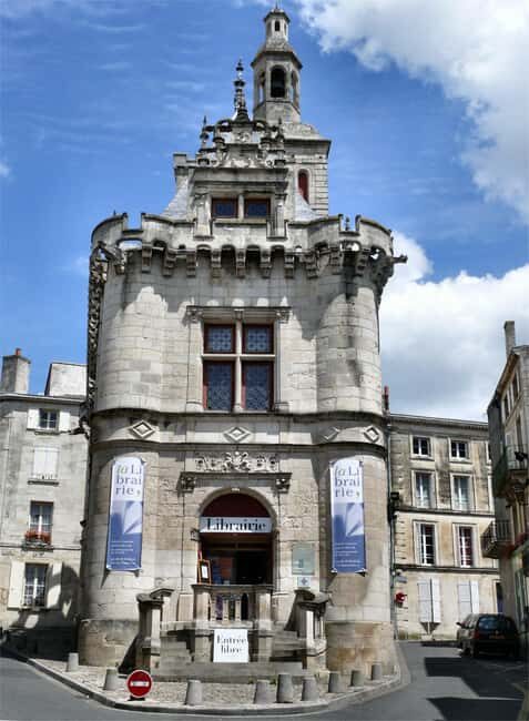 Niort: Guided Walking Tour of the City - Discovering Niort: A City of Layers