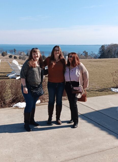 NON BUS Andie's VIP Traverse / Leelanau Peninsula Wine Tour - Key Points