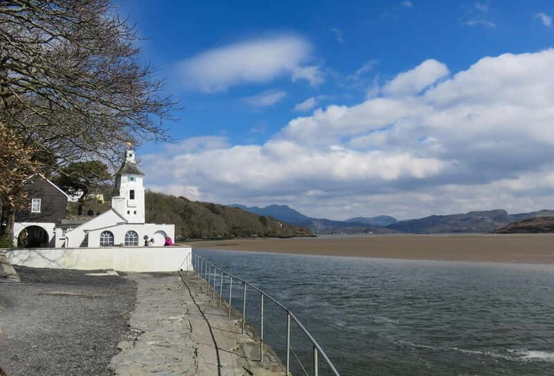 North Wales' Coast: Online Trip Travelguide Anglesey/Wrexham - What’s Included and What’s Not