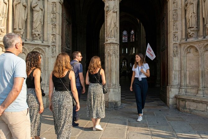 Notre Dame Cathedral:Interior & Exterior Small Group Guided Tour - Dress code: the rule that can end the tour