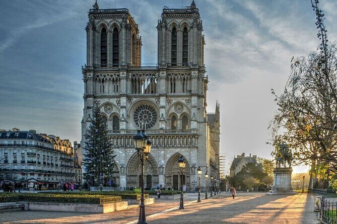 Notre Dame de Paris Outdoor Tour with Interior Visit Option - Inside or Outside? The Interior Visit Option
