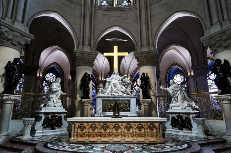 Notre-Dame Interior Highlights with Free Entry (Max 5) - Key Points