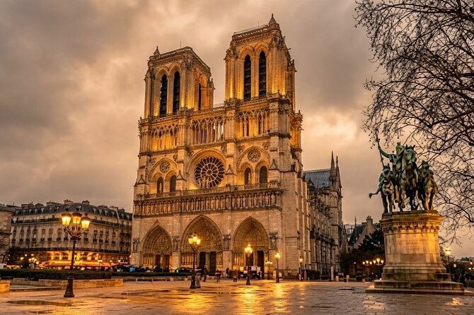 Notre-Dame Interior or Exterior Tour with Scheduled Group Access - Crowds and Group Energy: What to Expect When It’s Busy