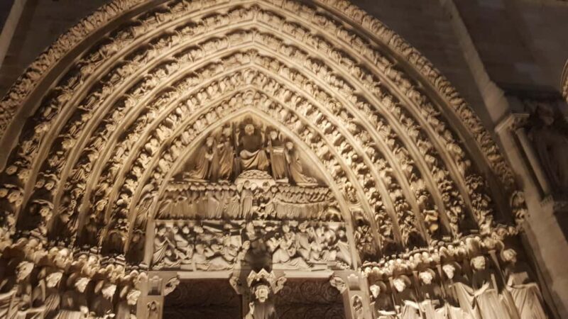 Notre-Dame: pre-entrance stories told by an actor in english - Key Points