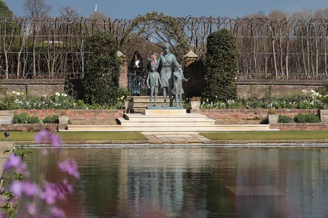 Notting Hill Walking Tour with Cream Tea - Stop 2: Portobello Road Market for Antiques and Street Snacks
