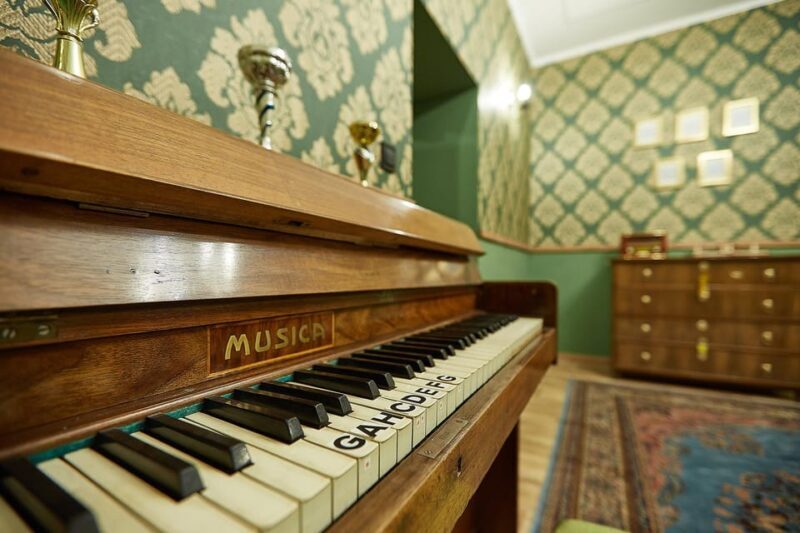 Nürnberg: Sherlock's Case Escape Room Game - What Is This Experience Really Like?