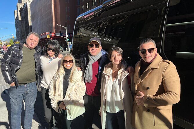 NYC Christmas Lights Tour by Limousine (Manhattan/ Dyker Heights) - FAQs