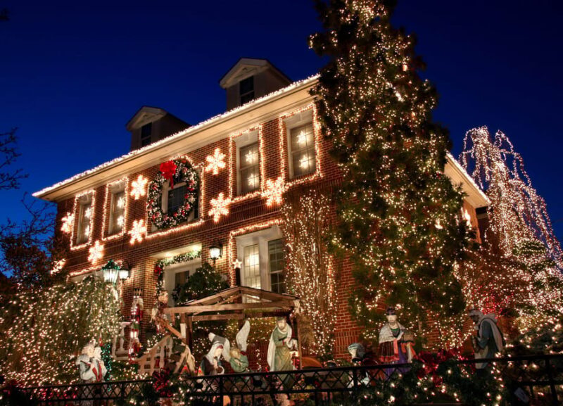 NYC: Dyker Heights and NYC Holiday Lights Luxury Bus Tour - Who Should Consider This Tour?