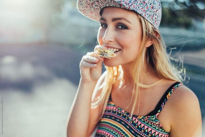 NYC: Eat 4 New York Foods & See 30 Sights Walking Tour - Key Points