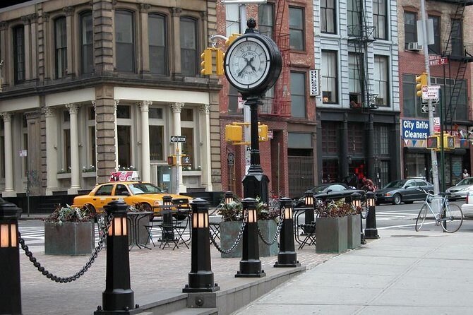 NYC Extremes Downtown Photo Tour with Pro Photographer - Key Points