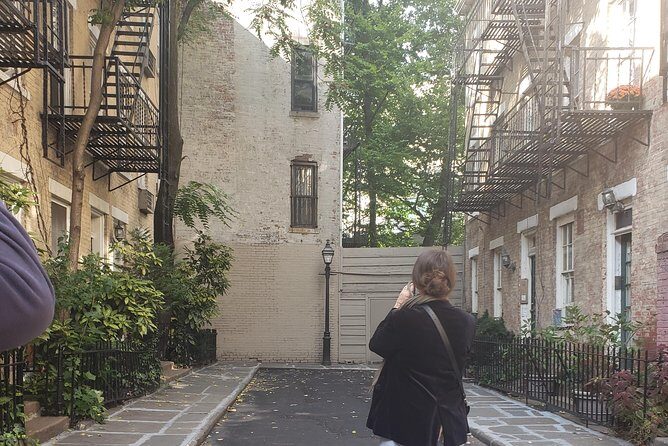 NYC Extremes Downtown Photo Tour with Pro Photographer - Who Should Consider This Tour?