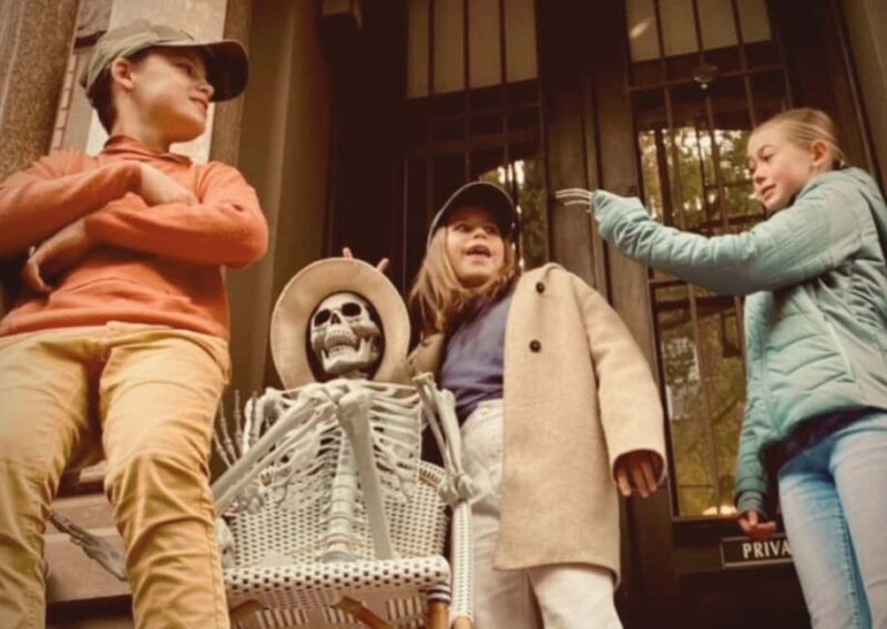 NYC | French guided tour Halloween in Greenwich Village - Getting a Sense of the Experience